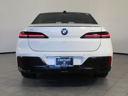 Used 2026 BMW i7 eDrive50 image 9
