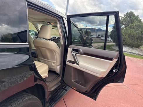 Used 2019 Lexus GX 460 Premium w/ Premium Package AWD/4WD image 25
