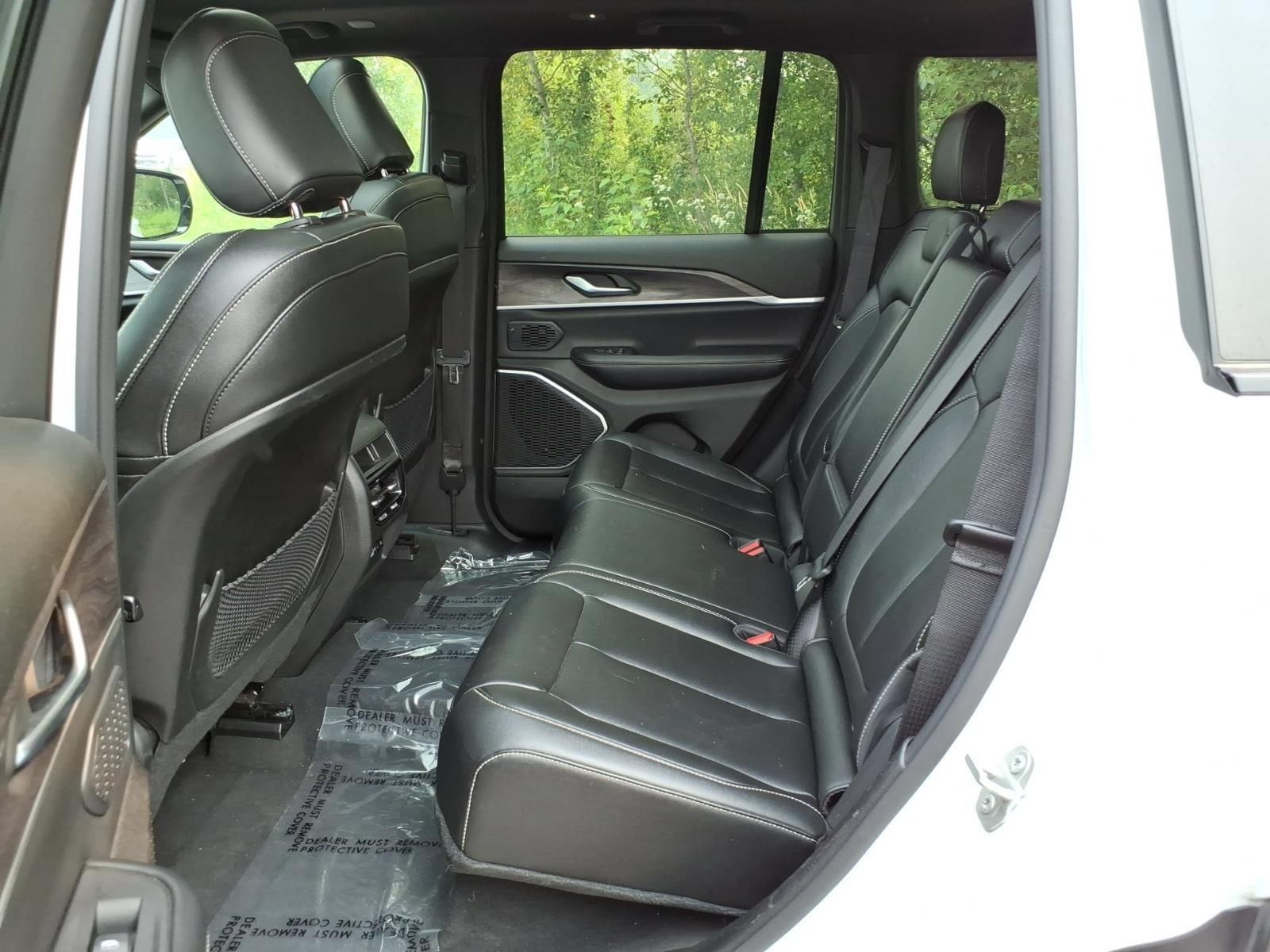 Used 2024 Jeep Grand Cherokee Limited 4xe AWD/4WD image 15