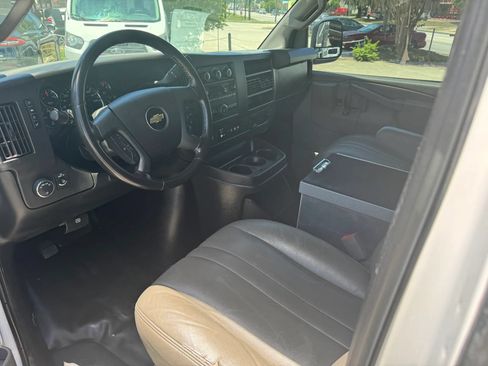 Used 2020 Chevrolet Express 2500 w/ Driver Convenience Package RWD image 27