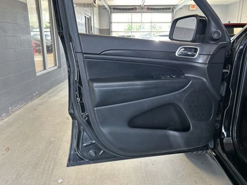 Used 2018 Jeep Grand Cherokee Altitude AWD/4WD image 25