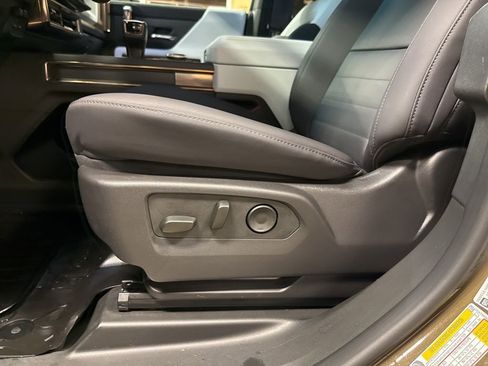 Used 2025 GMC Hummer EV 3X w/ LPO, Sport Package image 15