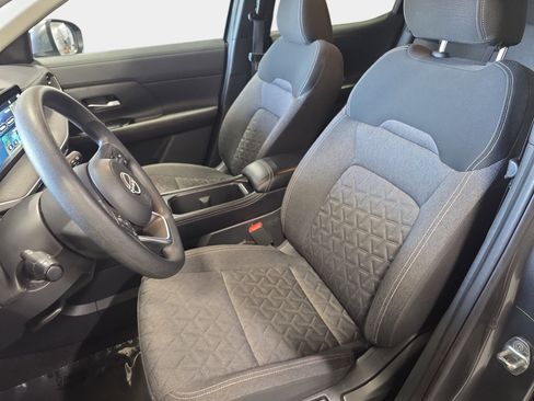Used 2025 Nissan Kicks SV AWD/4WD image 14
