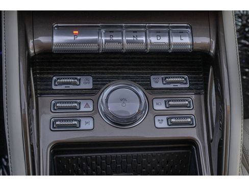 Used 2025 Lincoln Nautilus Black Label AWD/4WD image 25