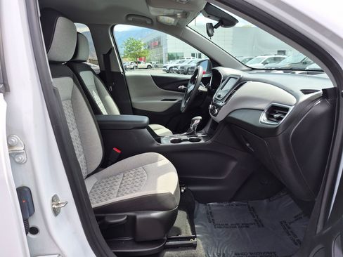 Used 2022 Chevrolet Equinox LS w/ LS Convenience Package AWD/4WD image 31
