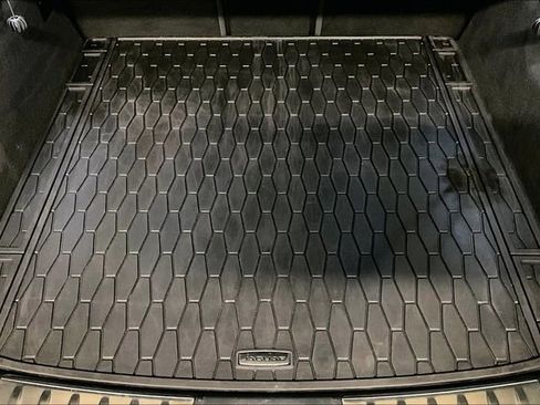 Certified 2025 Jaguar F-PACE R-Dynamic S image 33