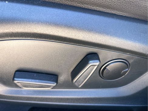 Used 2020 Ford Explorer XLT w/ Equipment Group 202A image 28