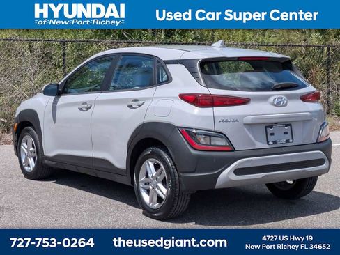 Used 2023 Hyundai Kona SE image 3