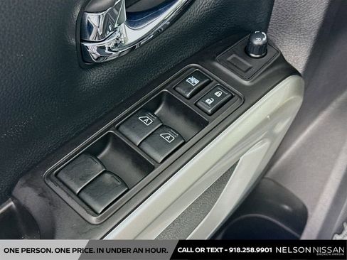 Used 2020 Nissan Titan SL w/ Moonroof Package AWD/4WD image 18