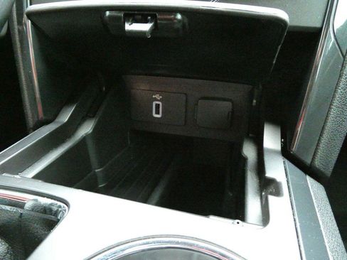 Used 2018 Ford Explorer XLT w/ Equipment Group 202A FWD image 28