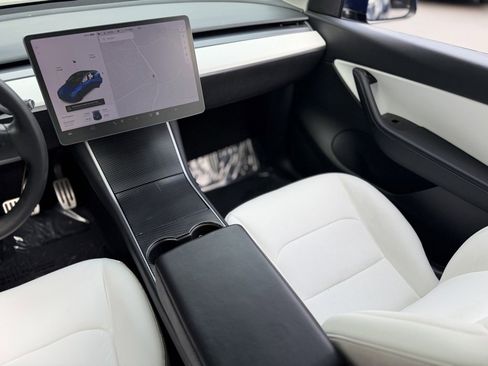 Used 2020 Tesla Model Y Long Range image 42