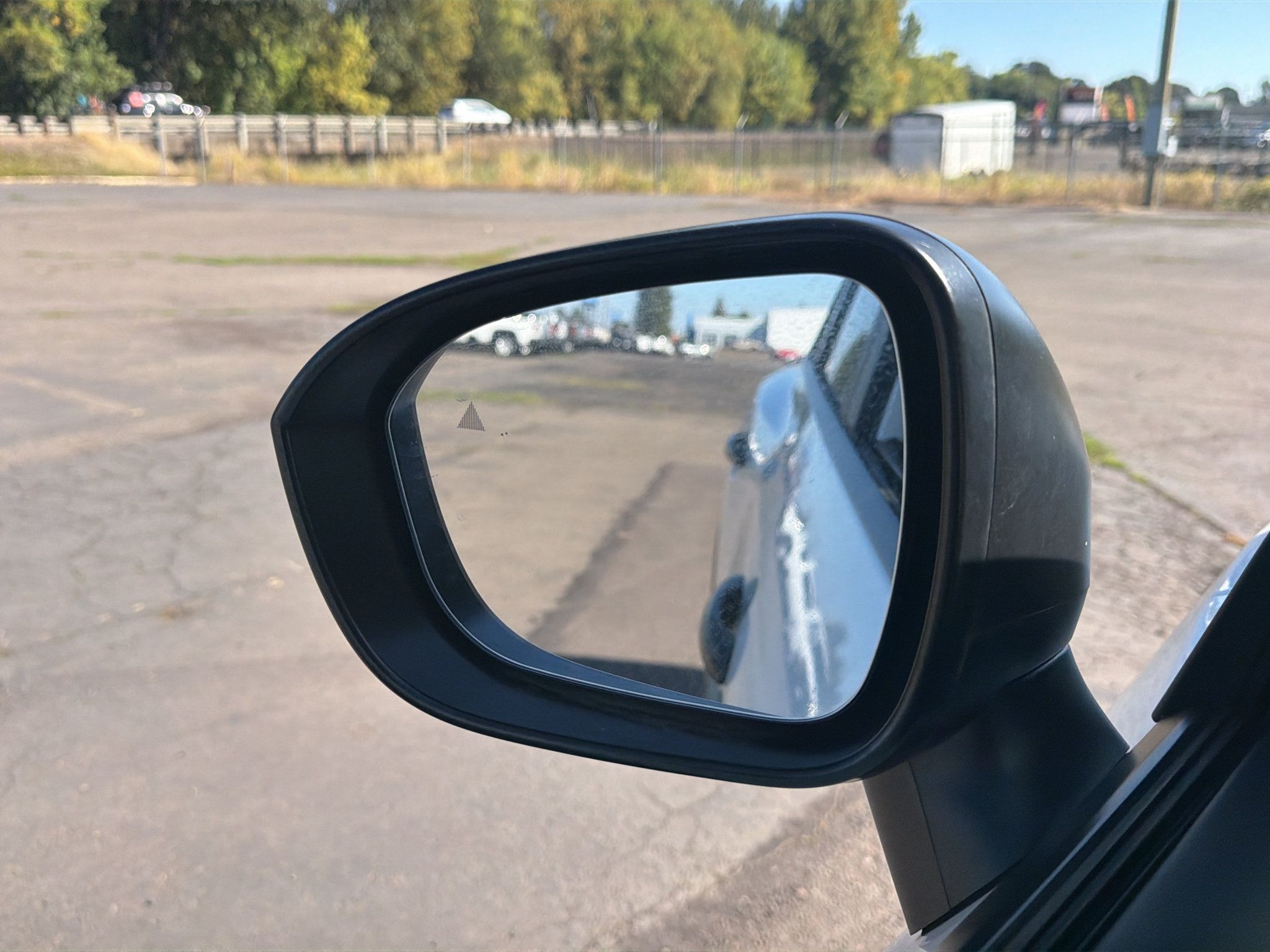 Used 2025 Nissan Rogue S AWD/4WD image 16
