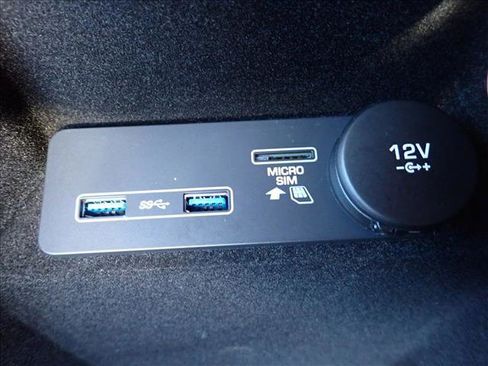 Used 2020 Jaguar E-PACE image 21