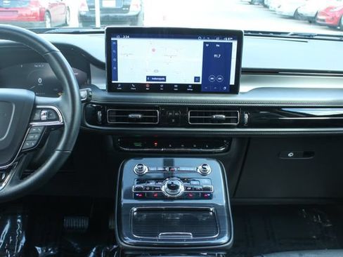 Used 2023 Lincoln Nautilus AWD w/ Premium Package image 18