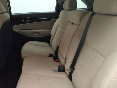 Used 2019 Kia Sorento LX image 18