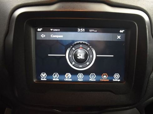 Used 2018 Jeep Renegade Latitude image 23