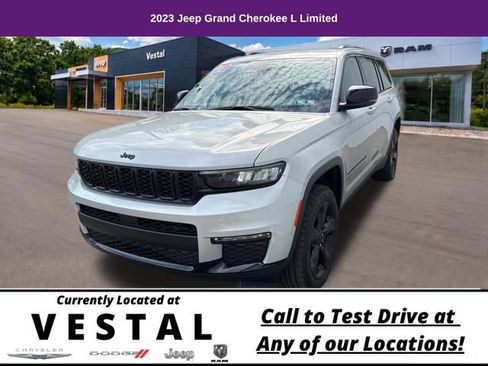 Used 2023 Jeep Grand Cherokee L Limited w/ Black Appearance Package AWD/4WD image 4