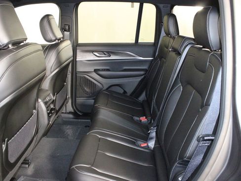 New 2025 Jeep Grand Cherokee Limited image 13