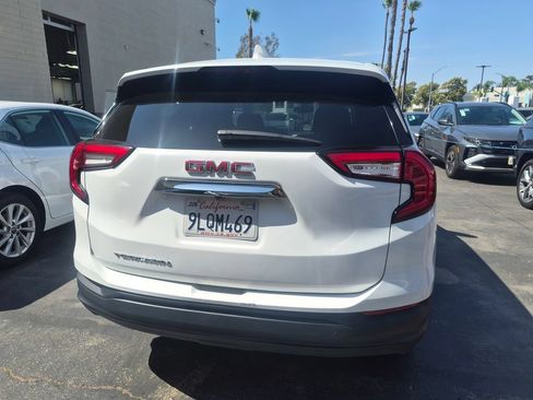 Used 2024 GMC Terrain SLE FWD image 6