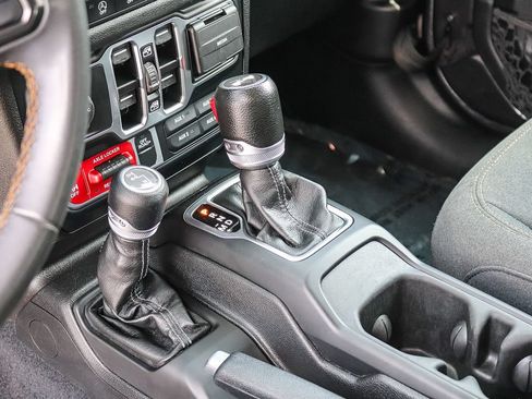 Used 2024 Jeep Wrangler Unlimited Sport AWD/4WD image 19