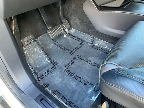 Used 2016 Tesla Model X 90D image 17