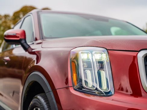 Used 2023 Kia Telluride EX w/ EX Captain's Chair Package image 10