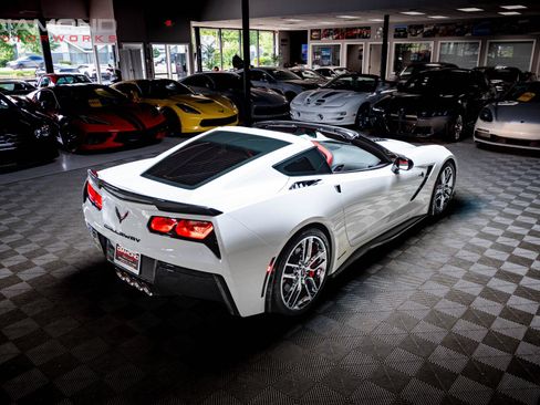Used 2019 Chevrolet Corvette Stingray Coupe RWD image 4