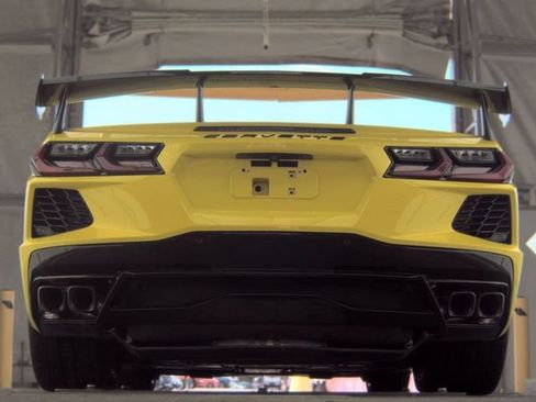 Used 2022 Chevrolet Corvette Stingray Premium Cpe w/ Z51 Performance Package RWD image 17