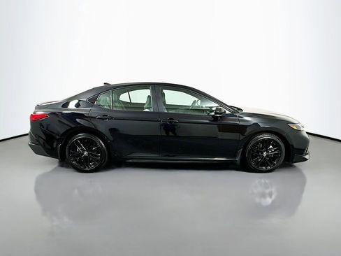 Used 2025 Toyota Camry SE image 4