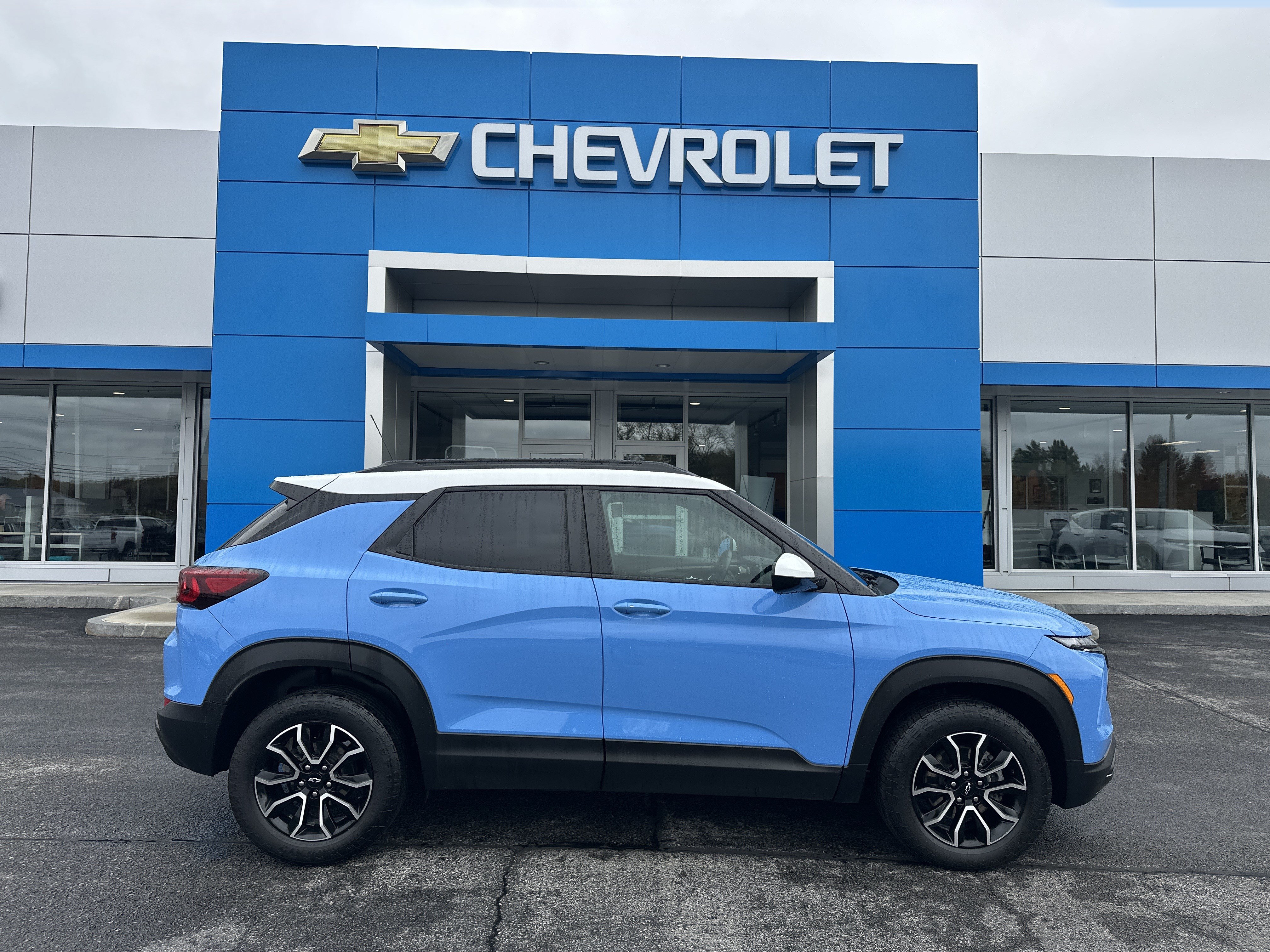Certified 2024 Chevrolet TrailBlazer ACTIV w/ Driver Confidence Package AWD/4WD image 1