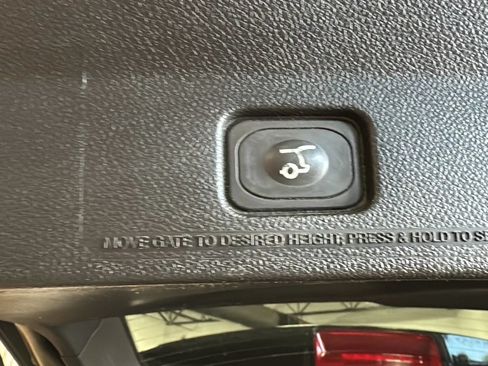 Used 2016 Ford Explorer XLT w/ Equipment Group 202A AWD/4WD image 15