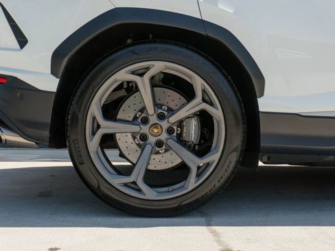 Used 2020 Lamborghini Urus AWD/4WD image 31