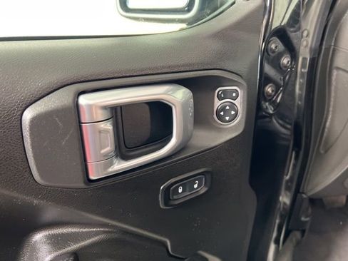 Used 2023 Jeep Wrangler Unlimited Rubicon image 12