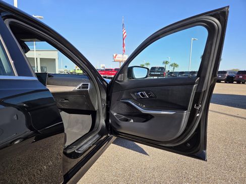 Used 2025 BMW 330i image 17