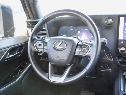 Used 2024 Lexus GX 550 w/ Accessory Package (31) AWD/4WD image 16