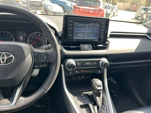 Used 2021 Toyota RAV4 XLE Premium image 18