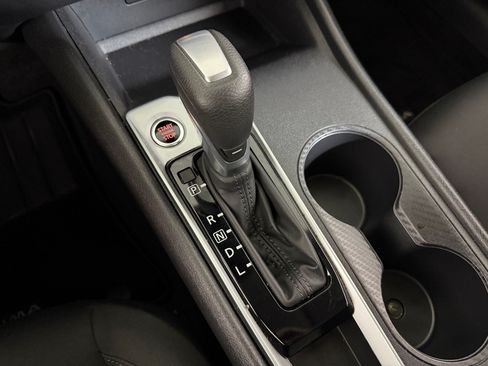 Used 2025 Nissan Altima 2.5 SV FWD image 13