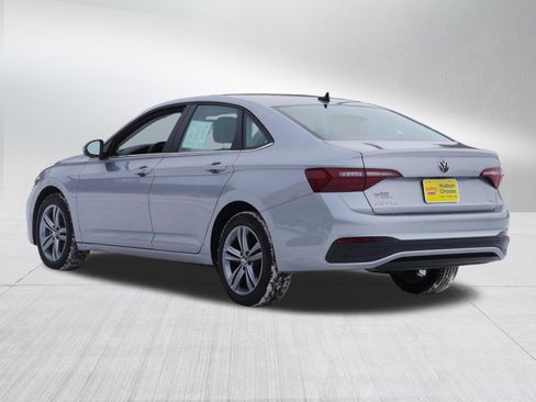 Used 2024 Volkswagen Jetta SE image 5