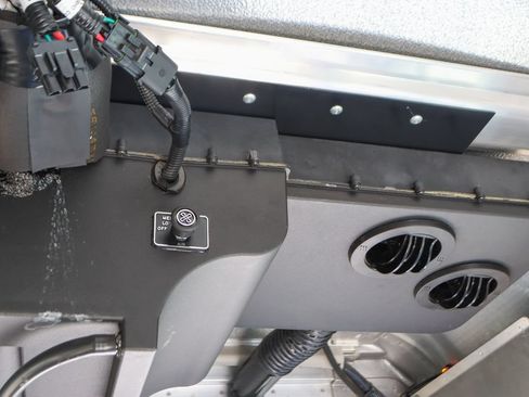 Used 2019 Ford E-450 and Econoline 450 Super Duty RWD image 37