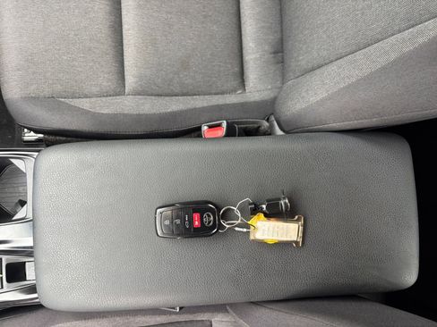 Used 2025 Toyota Camry LE image 22