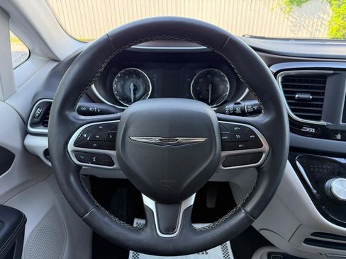 Used 2022 Chrysler Voyager LX FWD image 15