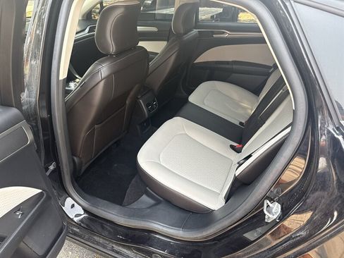 Used 2019 Ford Fusion SE w/ Equipment Group 151A FWD image 18