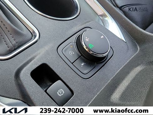Used 2023 Chevrolet Traverse High Country w/ LPO, 'HIT The Road' Package FWD image 33