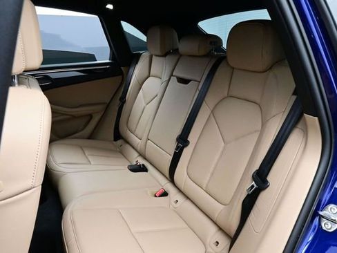 Certified 2023 Porsche Macan AWD/4WD image 14