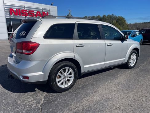 Used 2013 Dodge Journey SXT w/ Flexible Seating Group image 2