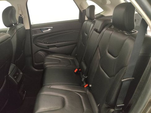 Used 2019 Ford Edge Titanium AWD/4WD image 18