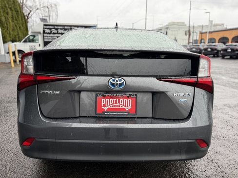 Used 2019 Toyota Prius L Eco w/ Carpet Mat Package image 6