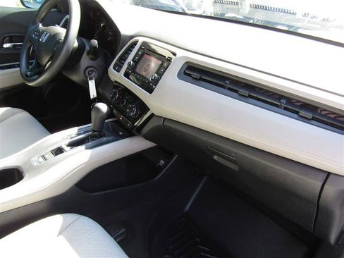 Used 2019 Honda HR-V LX image 30