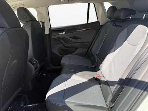 New 2026 Volkswagen Tiguan SE AWD/4WD image 13