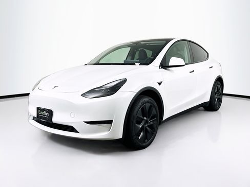 Used 2025 Tesla Model Y Long Range RWD image 3
